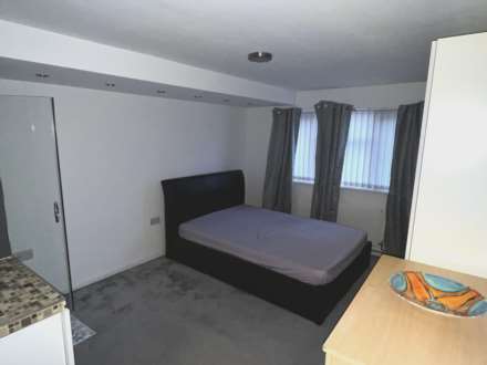 Garnet Walk, London, Image 7