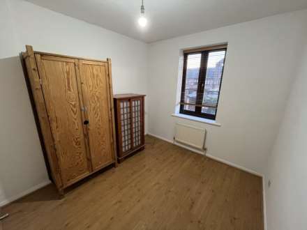 Garnet Walk, London, Image 8