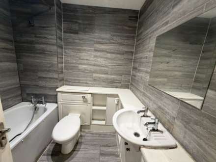 Aaron Hill Road, London, Image 3