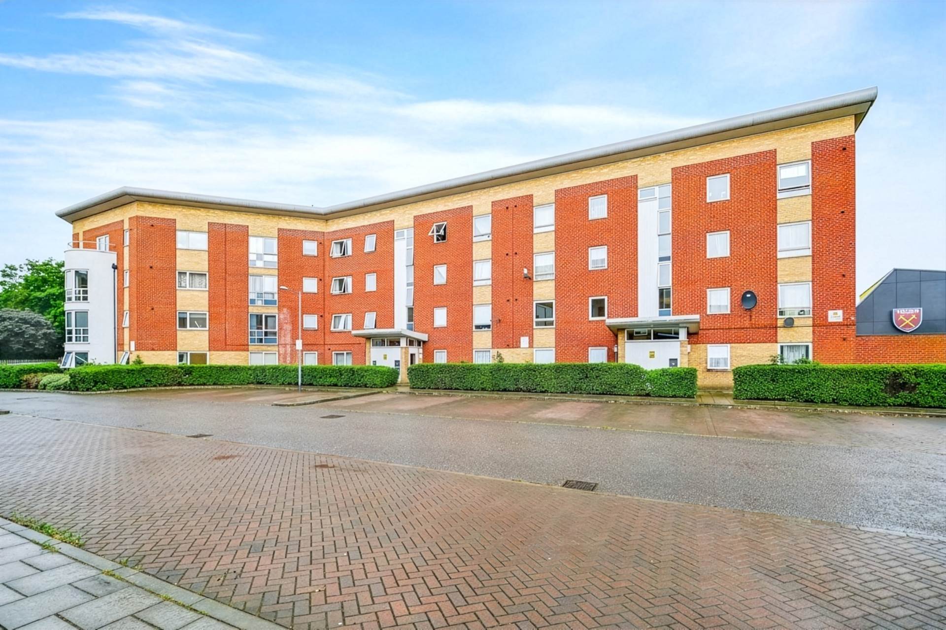 Albatross Close, London, Image 1