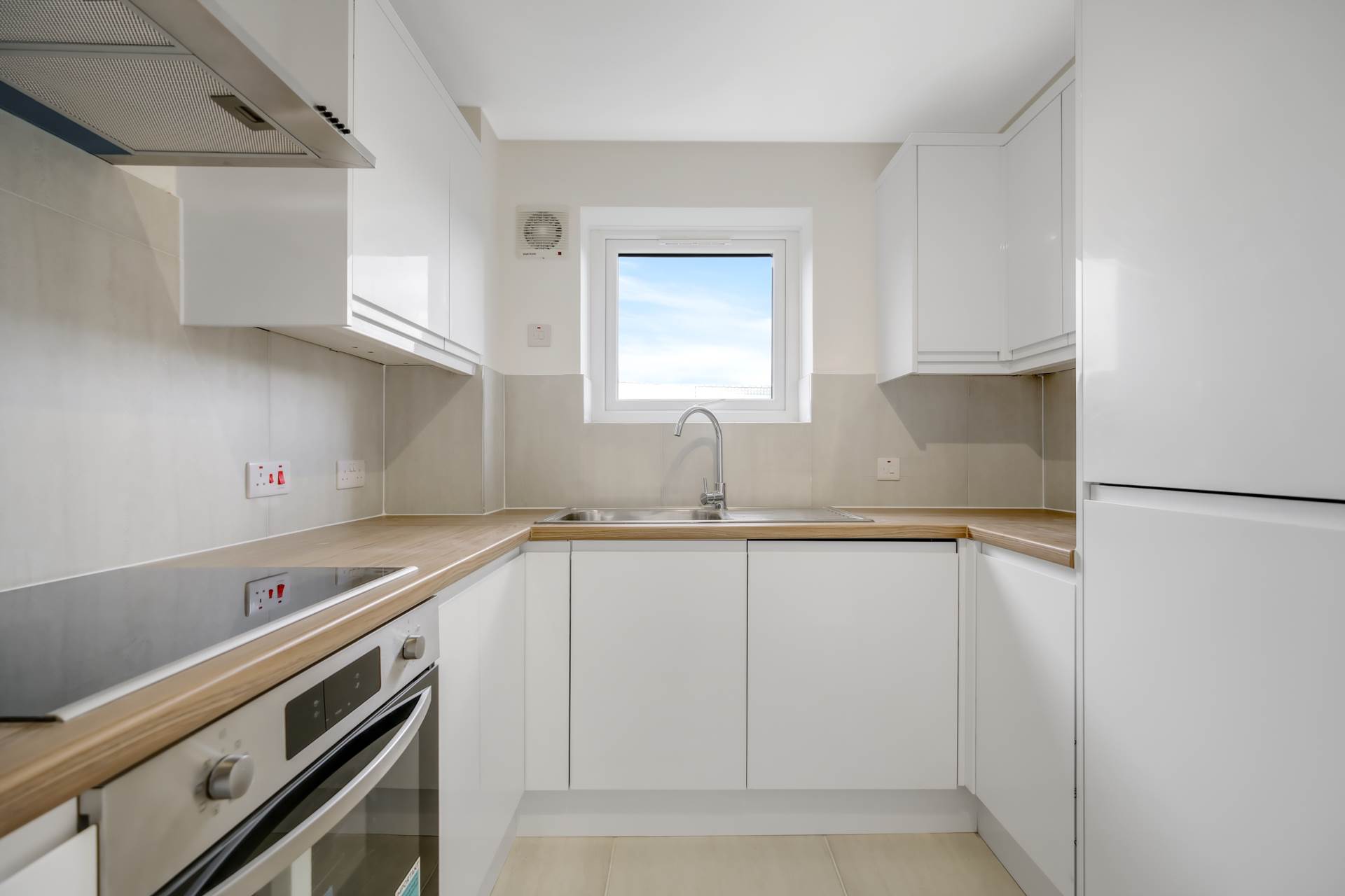 Albatross Close, London, Image 2