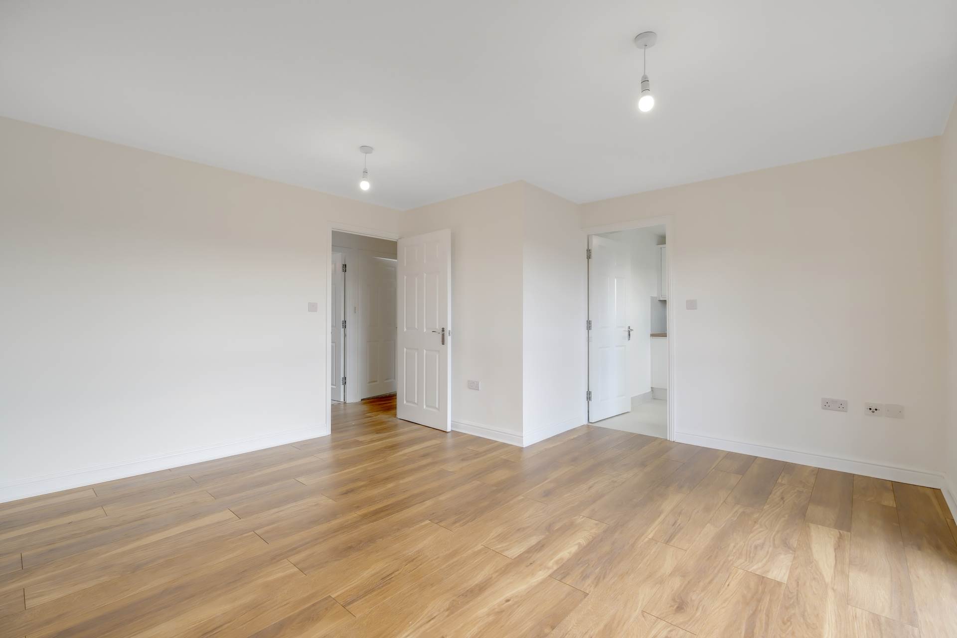 Albatross Close, London, Image 4