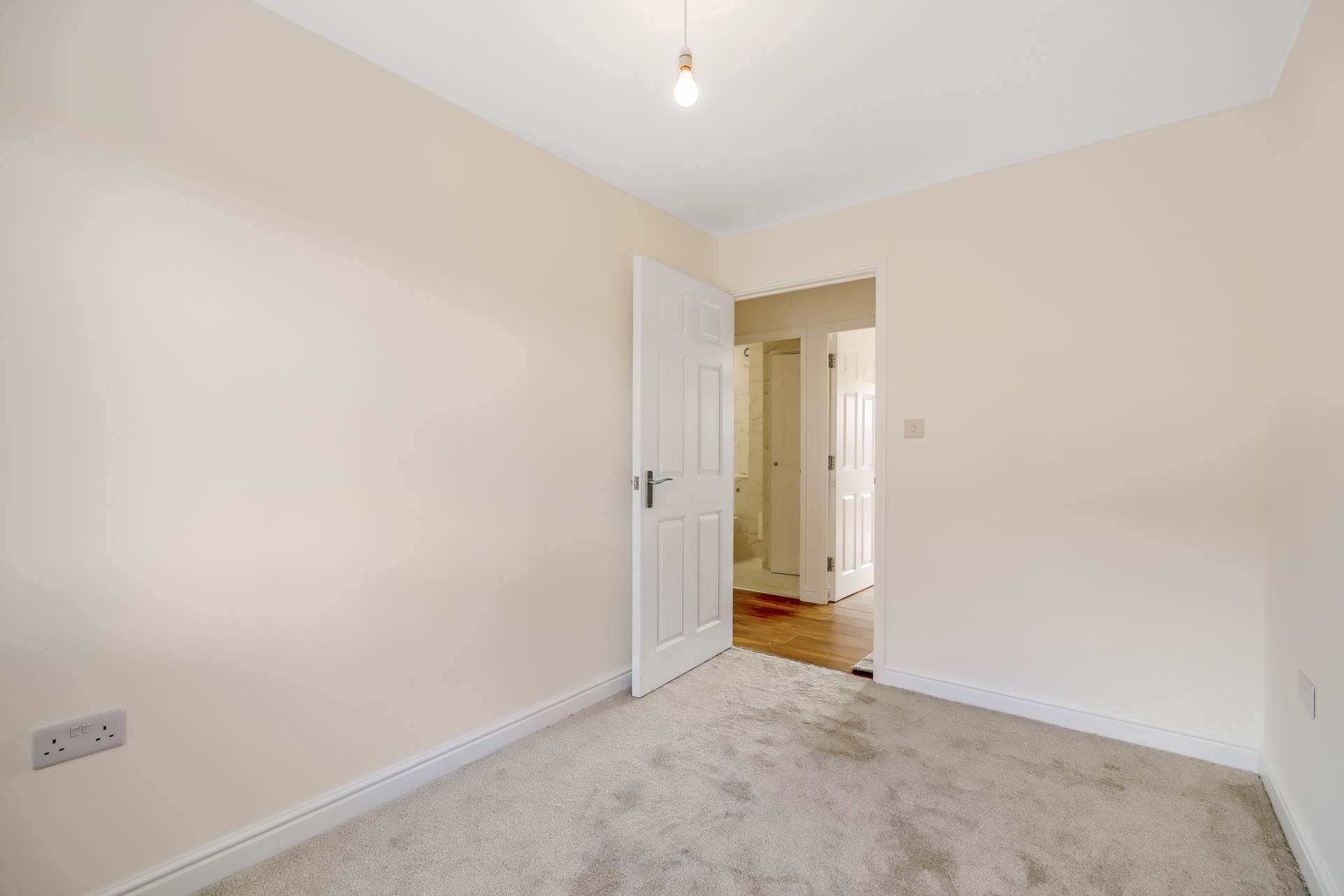 Albatross Close, London, Image 6