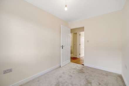 Albatross Close, London, Image 6