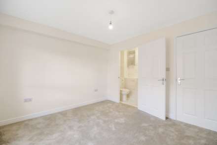 Albatross Close, London, Image 7