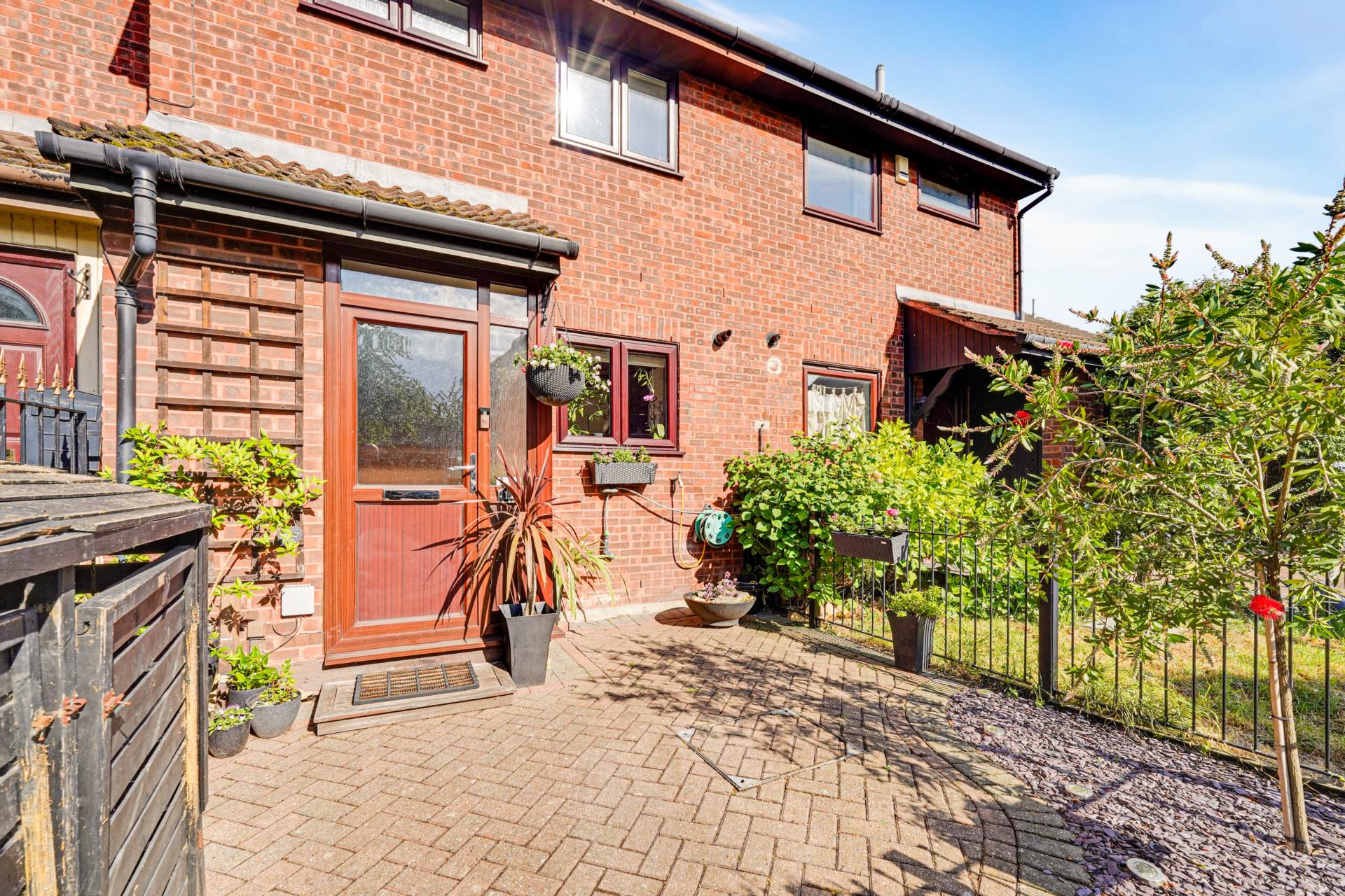 Fleetwood Close, London, Image 1
