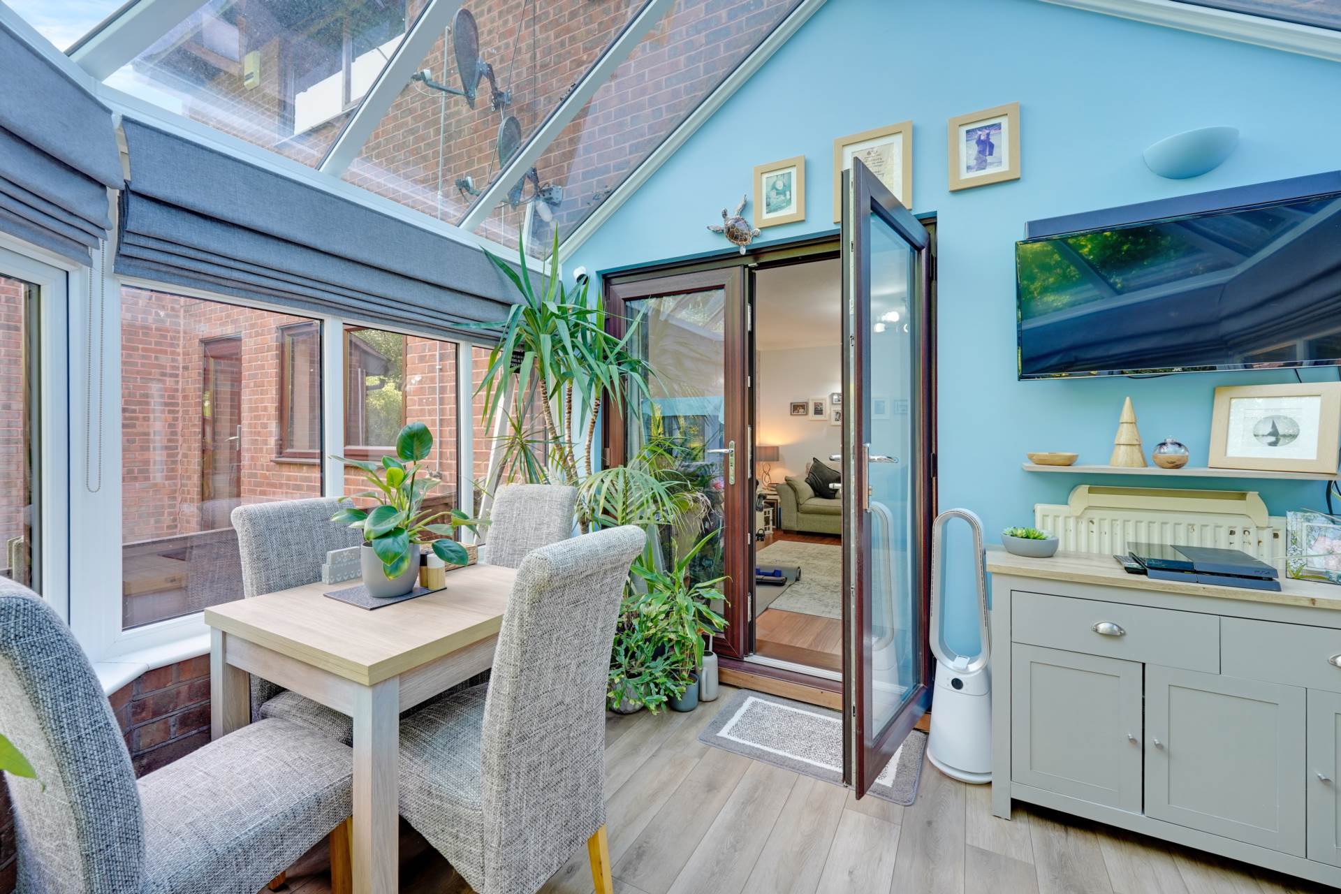 Fleetwood Close, London, Image 12