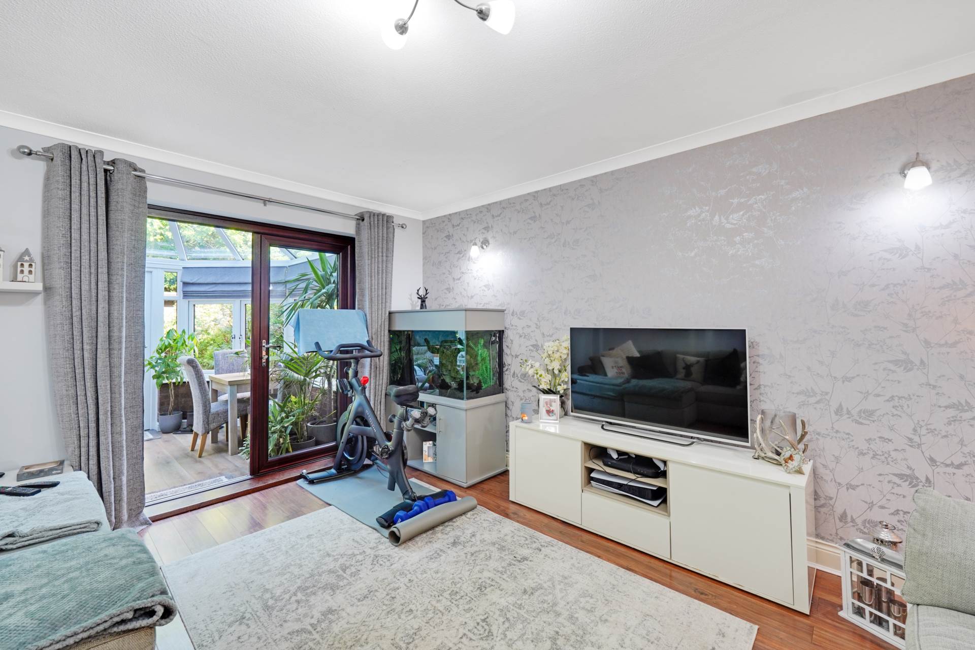 Fleetwood Close, London, Image 4