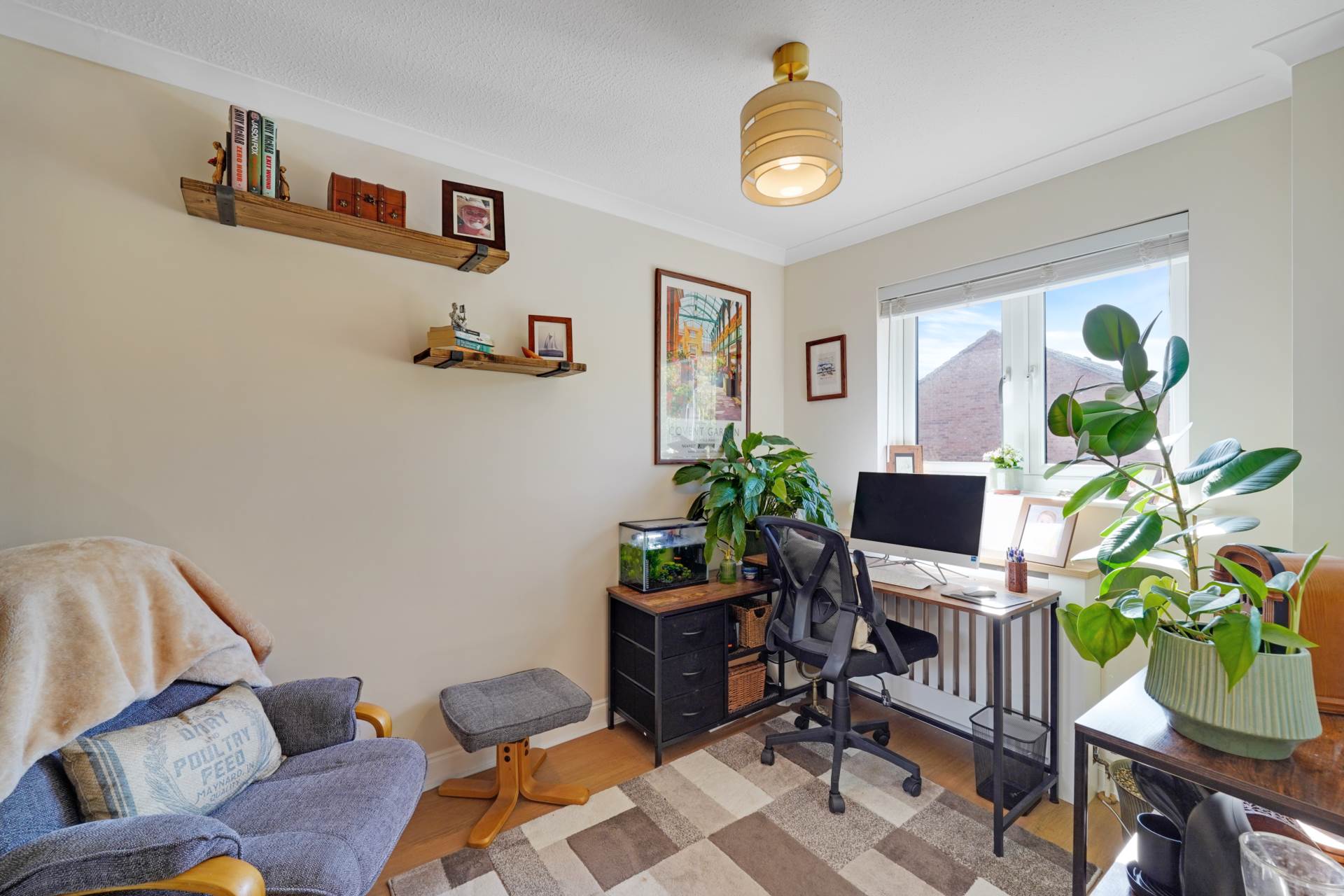 Fleetwood Close, London, Image 8