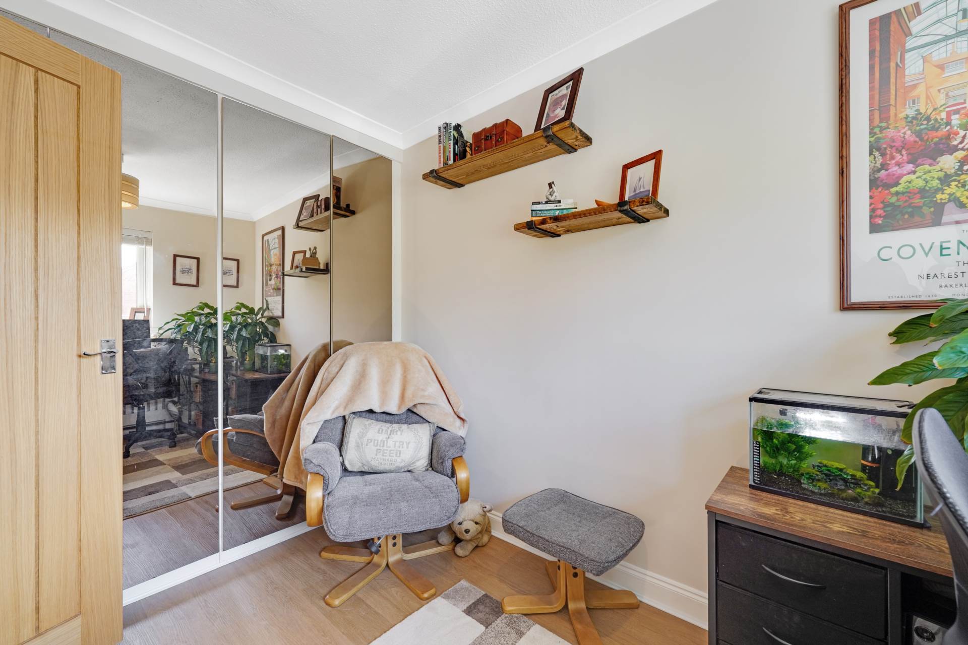 Fleetwood Close, London, Image 9