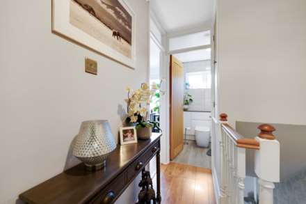 Fleetwood Close, London, Image 10