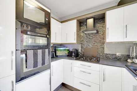 Fleetwood Close, London, Image 5