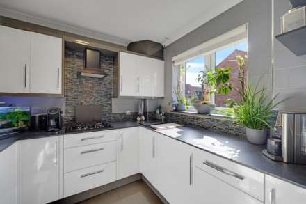 Fleetwood Close, London, Image 6