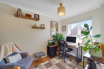 Fleetwood Close, London, Image 8
