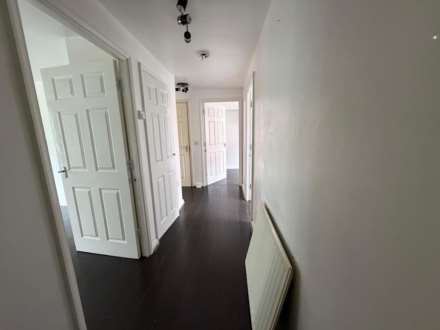 Albatross Close, London, Image 3