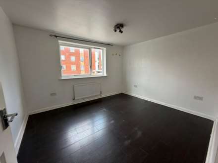 Albatross Close, London, Image 8