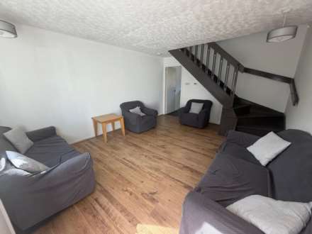 Bayne Close, London, Image 2