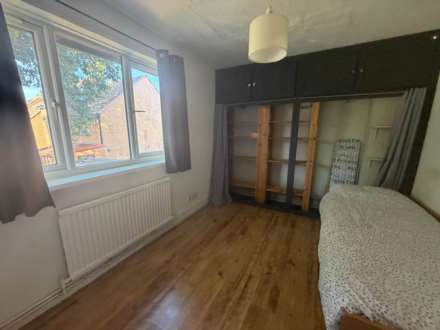 Bayne Close, London, Image 5