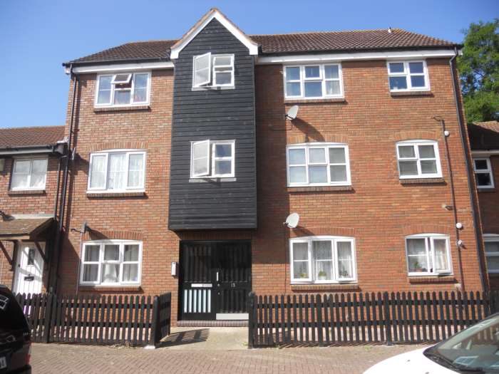 Oliver Gardens, Beckton, E6 5SE, Image 1