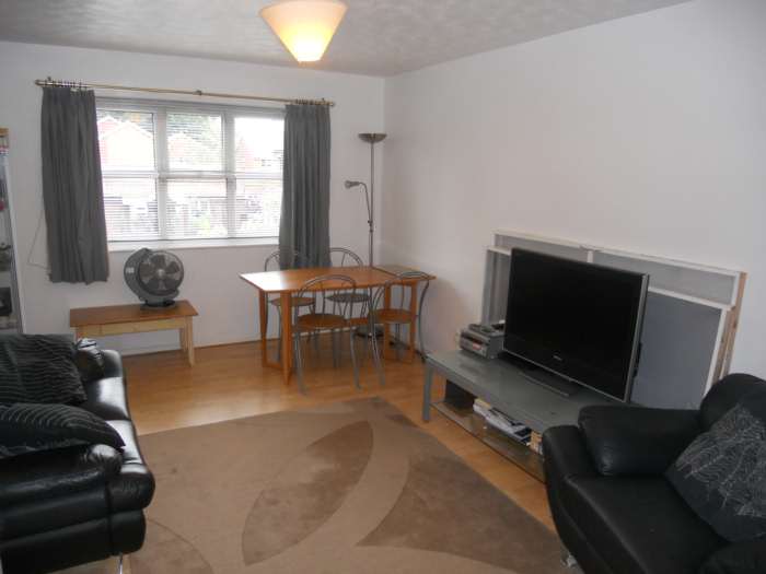 Oliver Gardens, Beckton, E6 5SE, Image 2