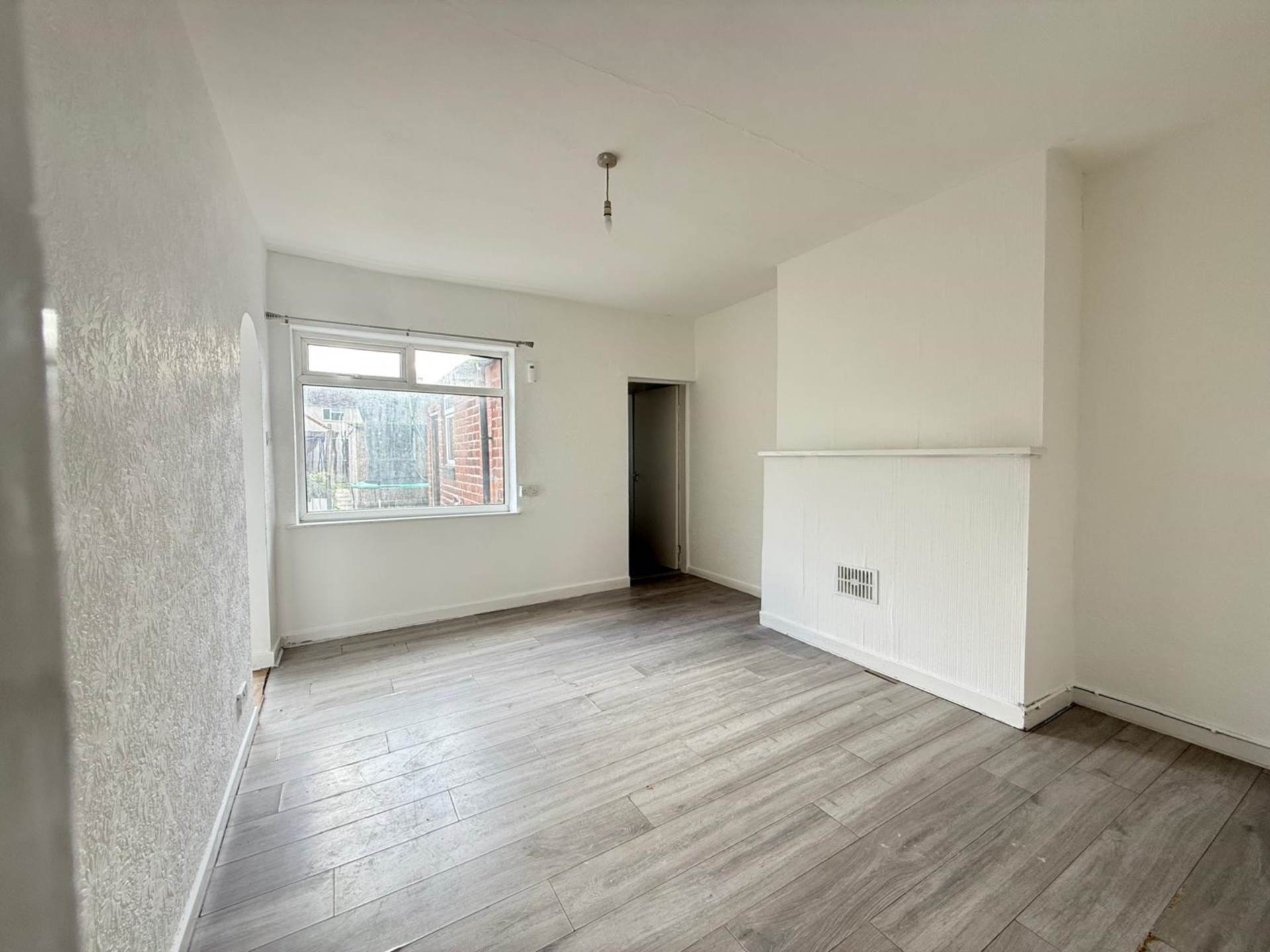 Deacon Crecent, Doncaster. DN11 0SY, Image 2