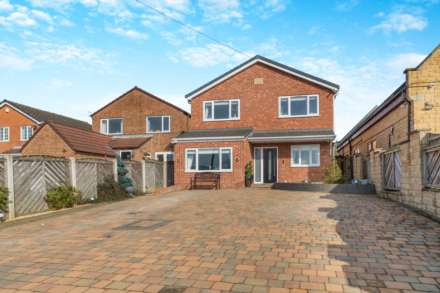 Fern Leigh, Cutsyke Avenue, Castleford, West Yorkshire, WF10 5HY