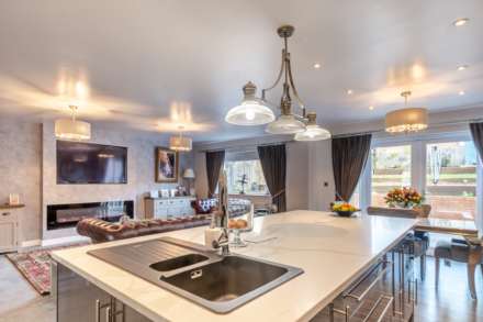 Fern Leigh, Cutsyke Avenue, Castleford, West Yorkshire, WF10 5HY, Image 10