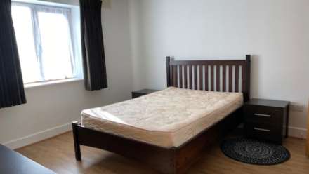 The Lodge, Yew Tree Square, Image 14