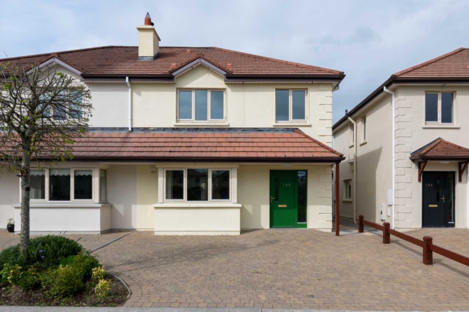 135 Abbeyville, Galway Road, Roscommon Town. F42 Y757