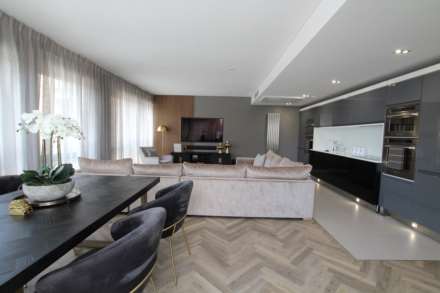 Leftbank, Spinningfields, Manchester, Image 3