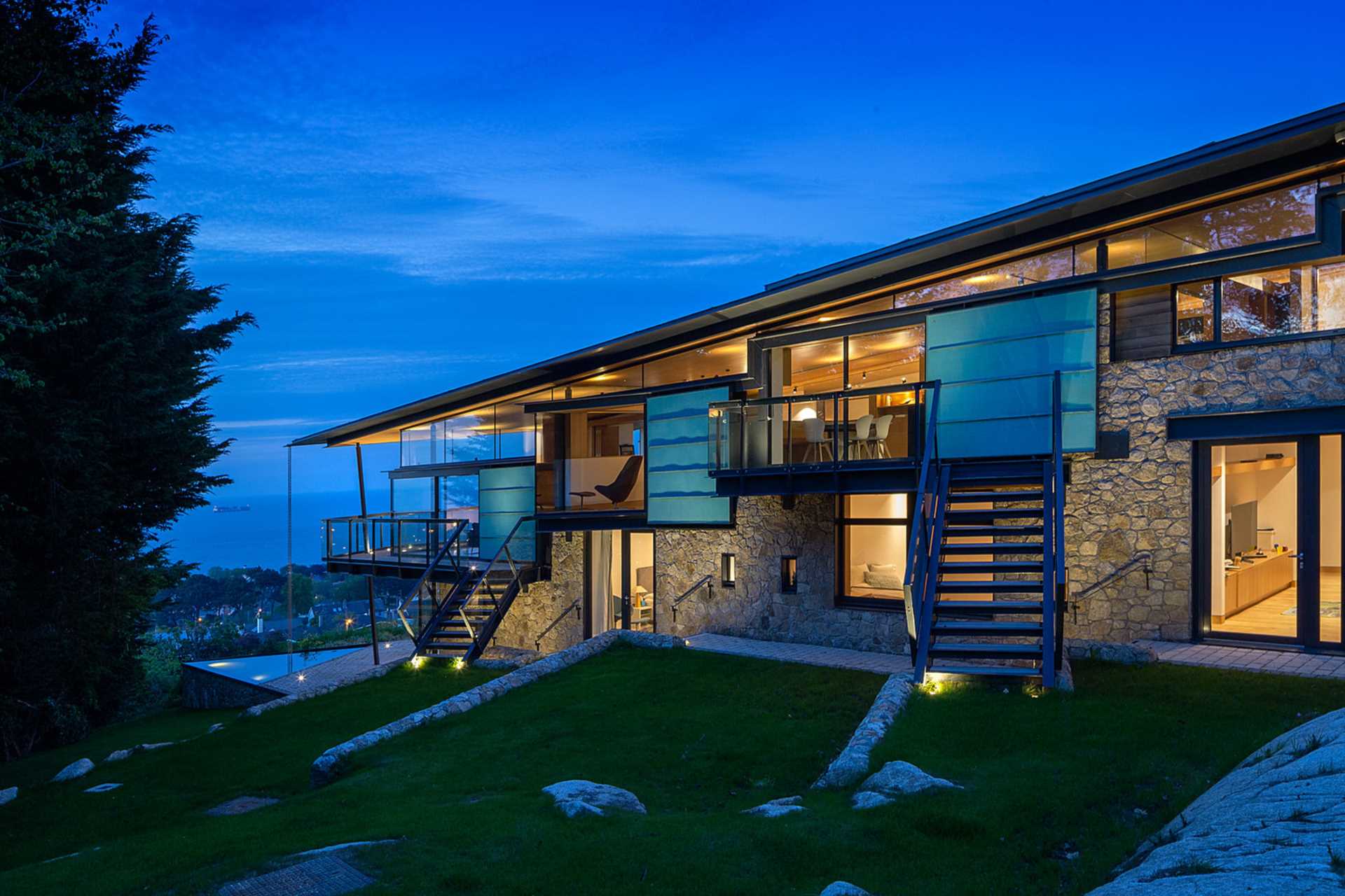 Architecturally Stunning, Sea View Property