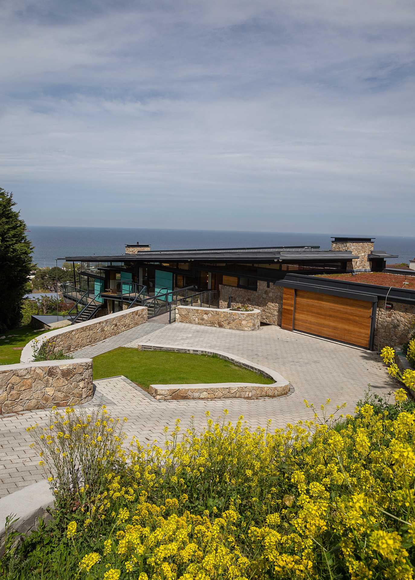 Architecturally Stunning, Sea View Property