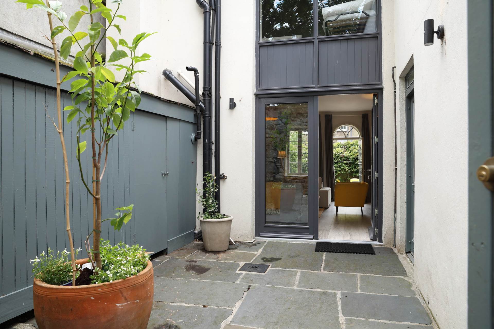 Baggot Lane, Ballsbridge