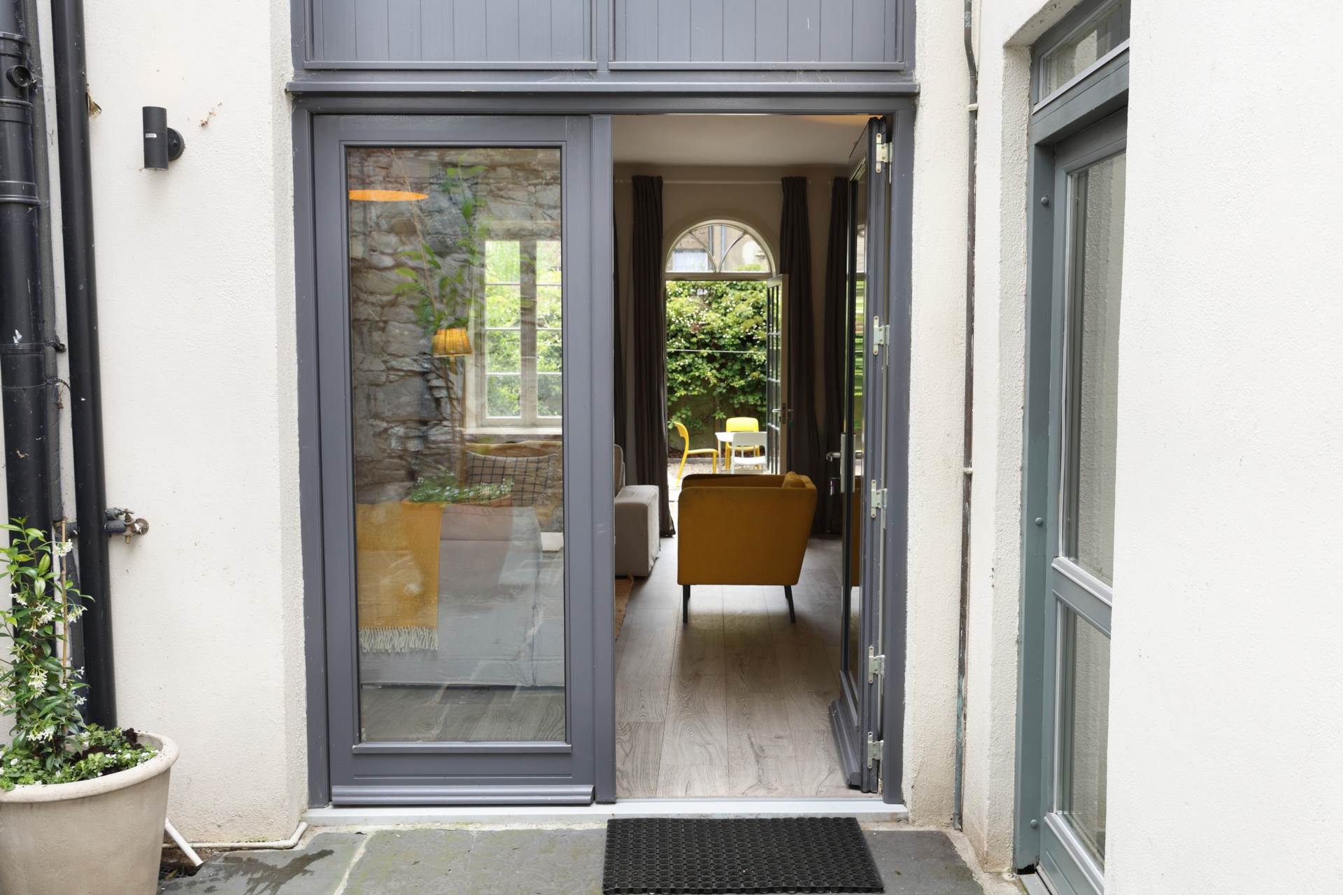 Baggot Lane, Ballsbridge