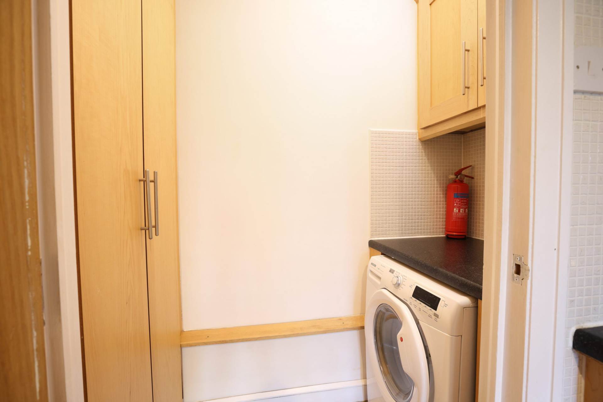 Linden Square, Grove Avenue