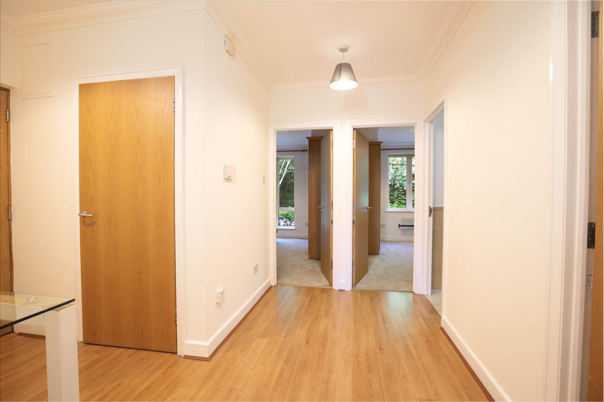 Linden Square, Grove Avenue