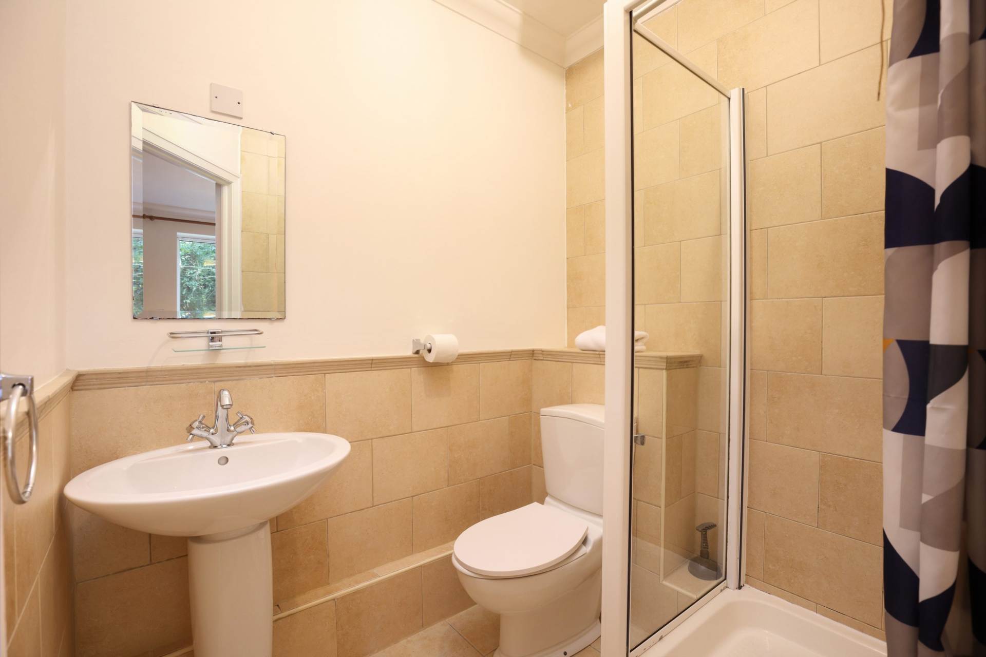 Linden Square, Grove Avenue