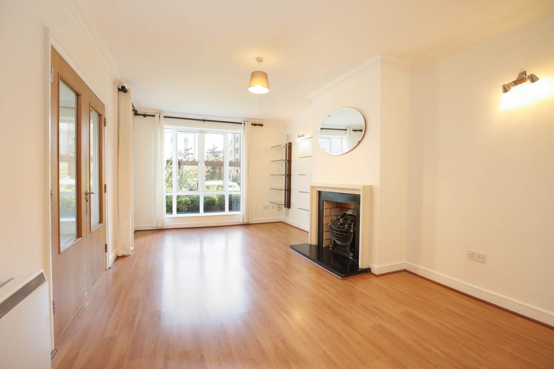 Linden Square, Grove Avenue