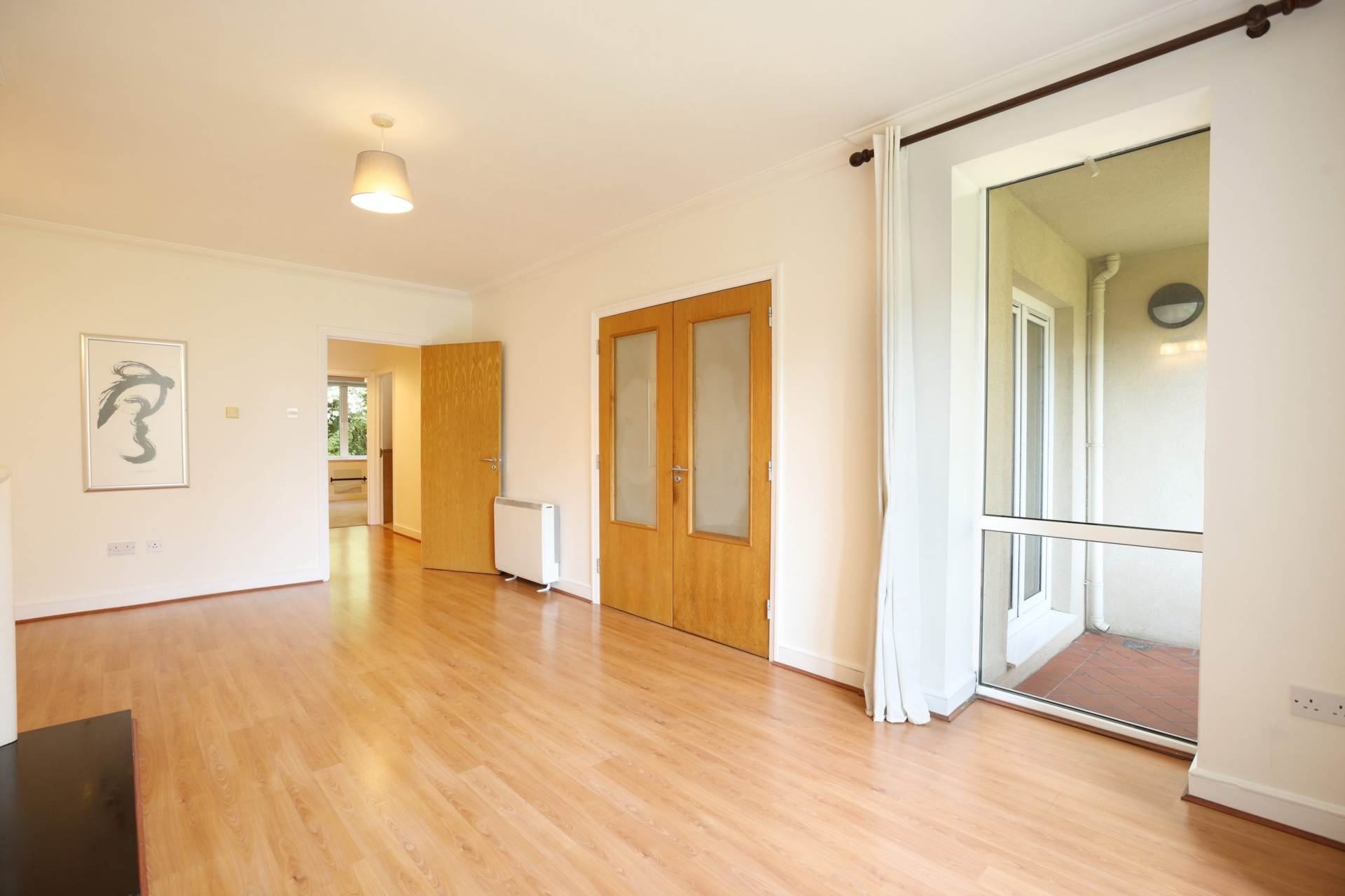 Linden Square, Grove Avenue