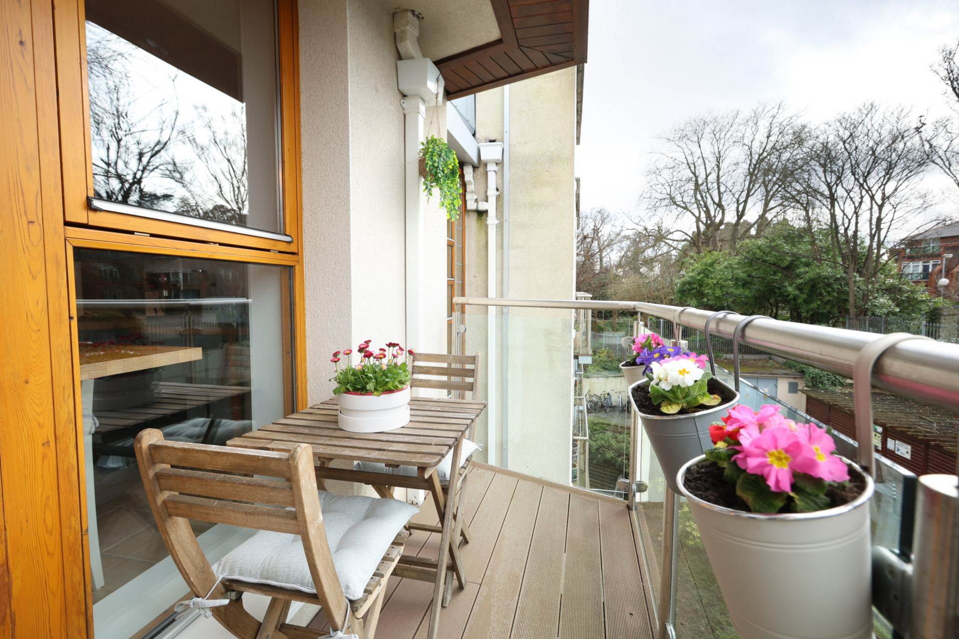 Dundrum Gate, Ballinteer Road