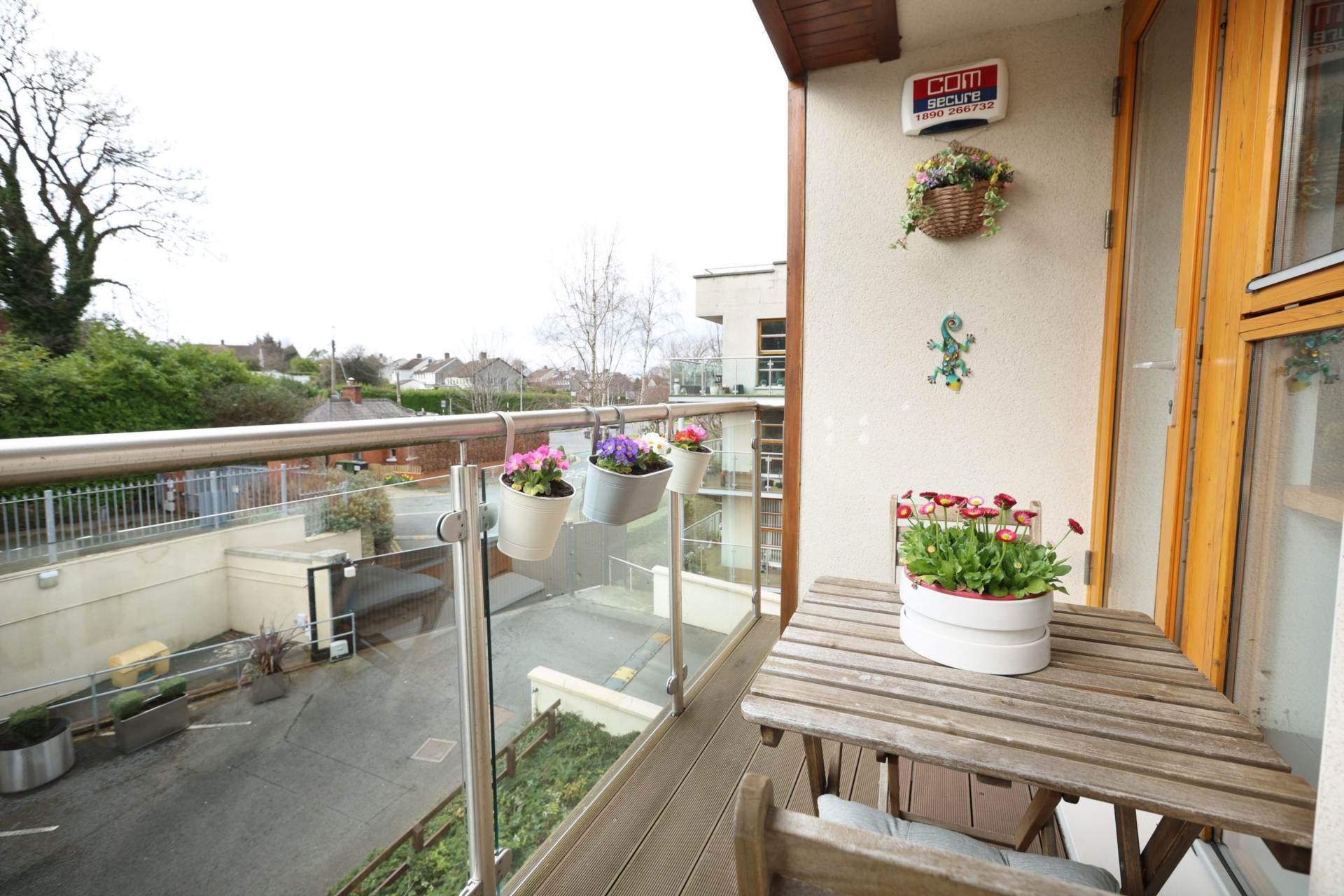 Dundrum Gate, Ballinteer Road