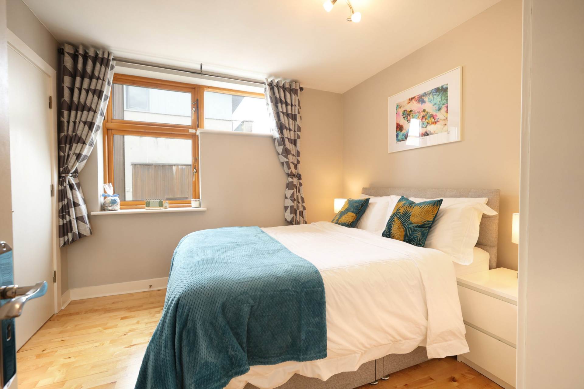 Dundrum Gate, Ballinteer Road