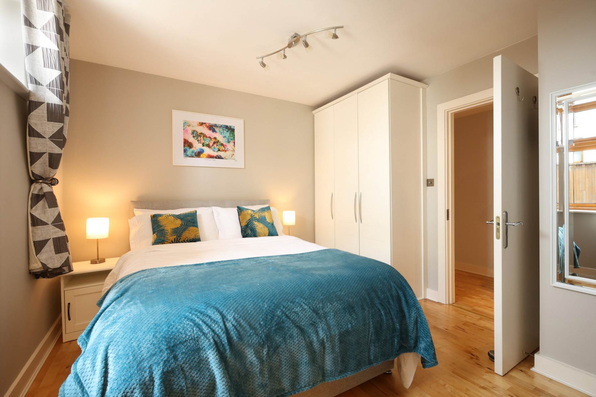 Dundrum Gate, Ballinteer Road