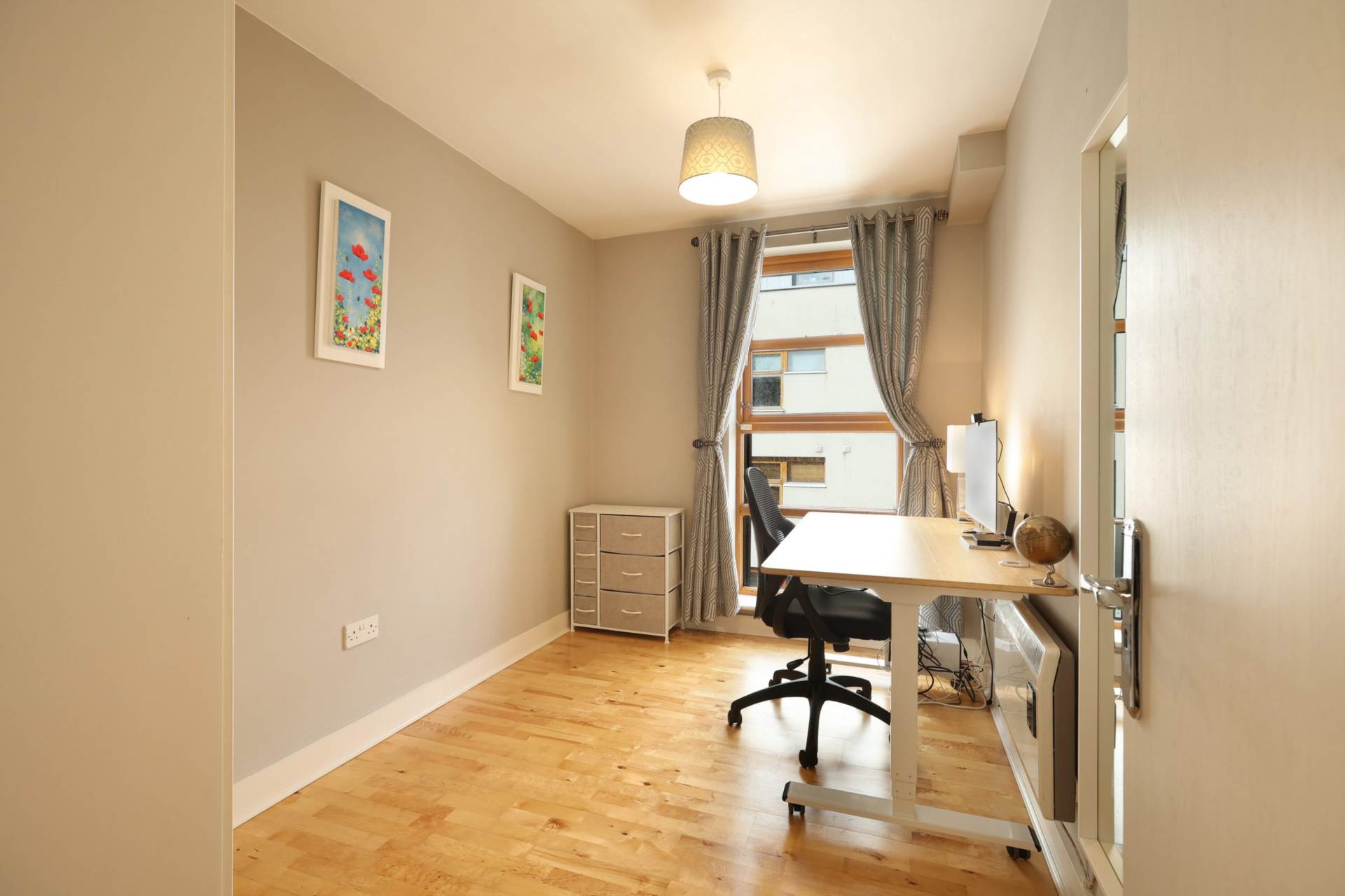 Dundrum Gate, Ballinteer Road