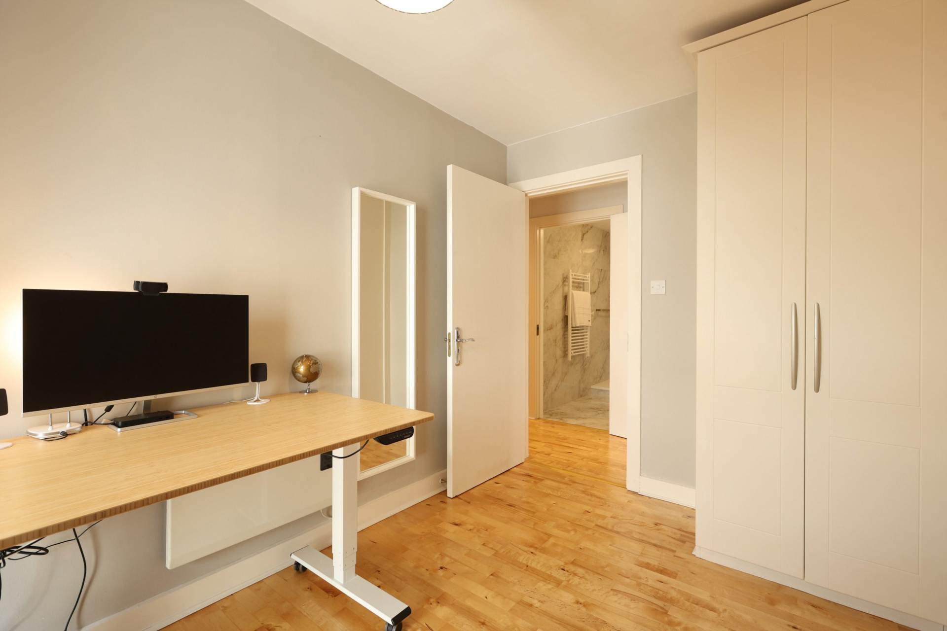 Dundrum Gate, Ballinteer Road