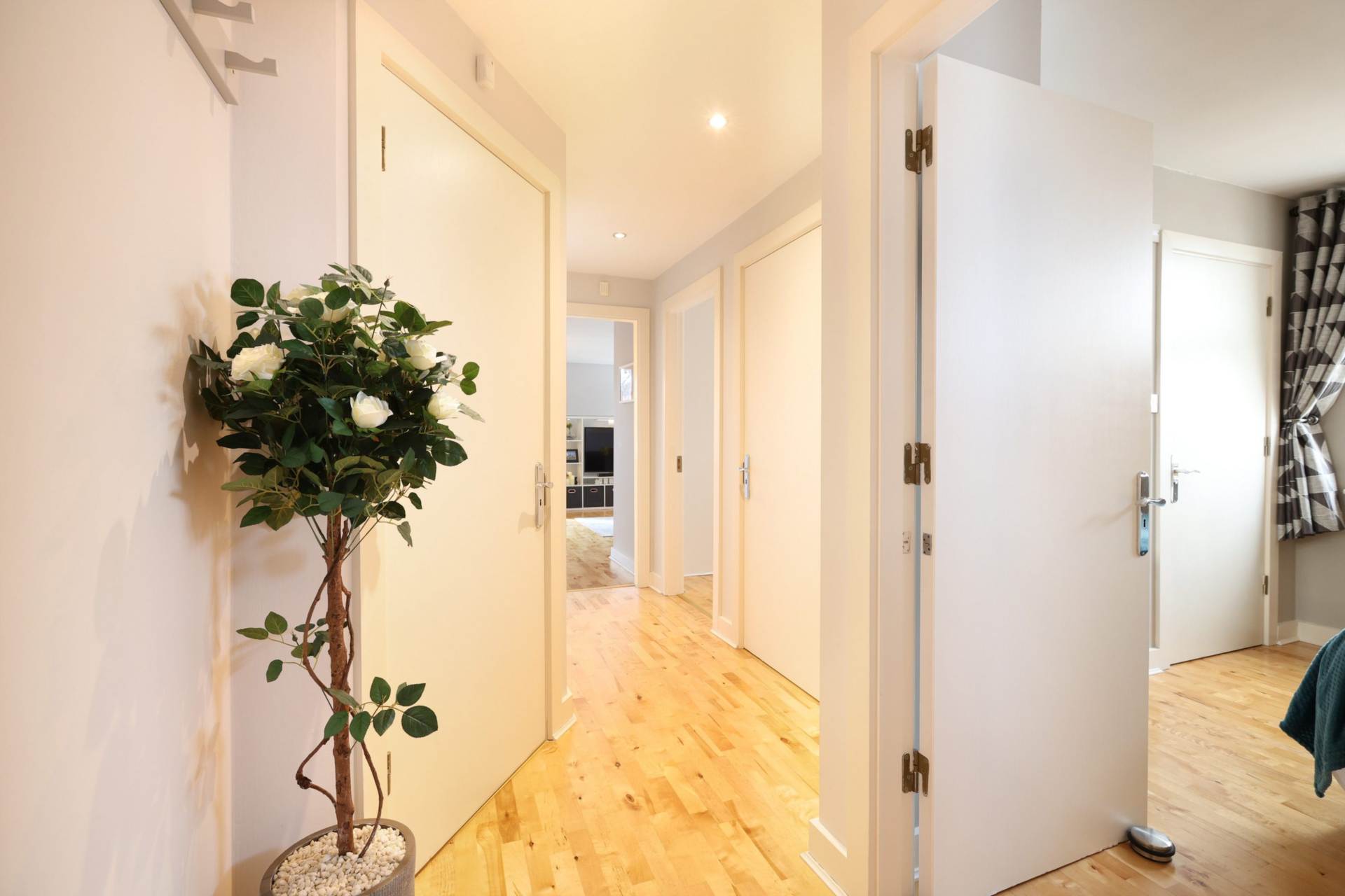 Dundrum Gate, Ballinteer Road