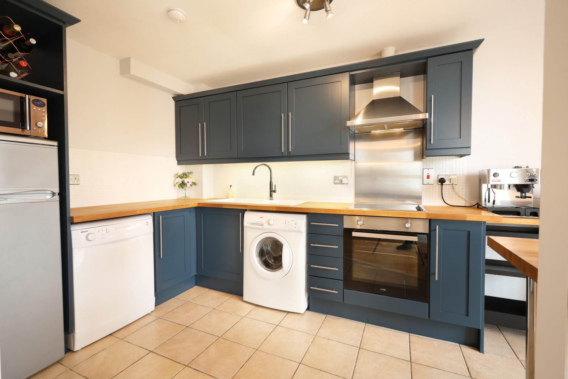 Dundrum Gate, Ballinteer Road