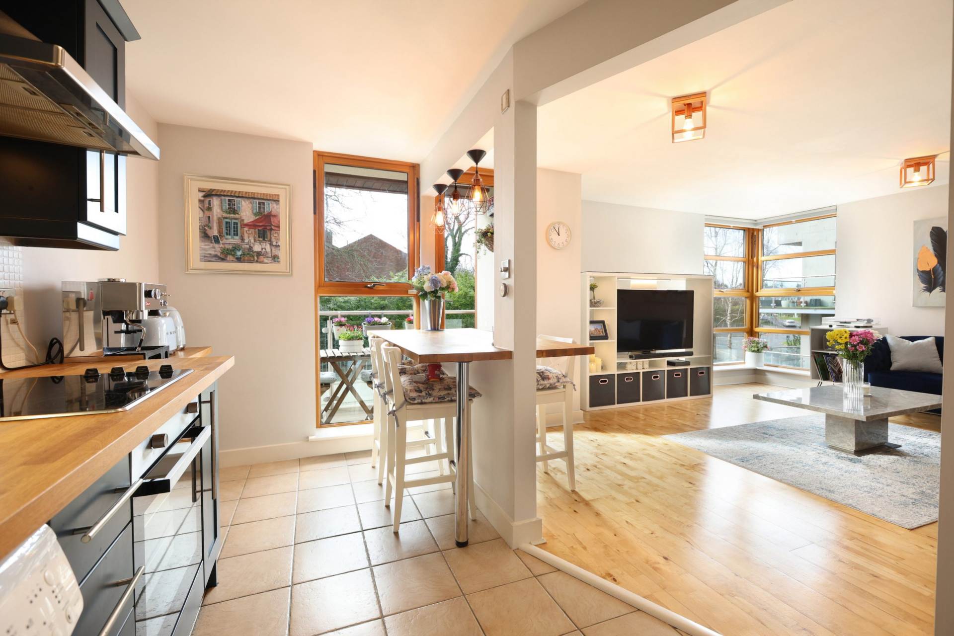 Dundrum Gate, Ballinteer Road