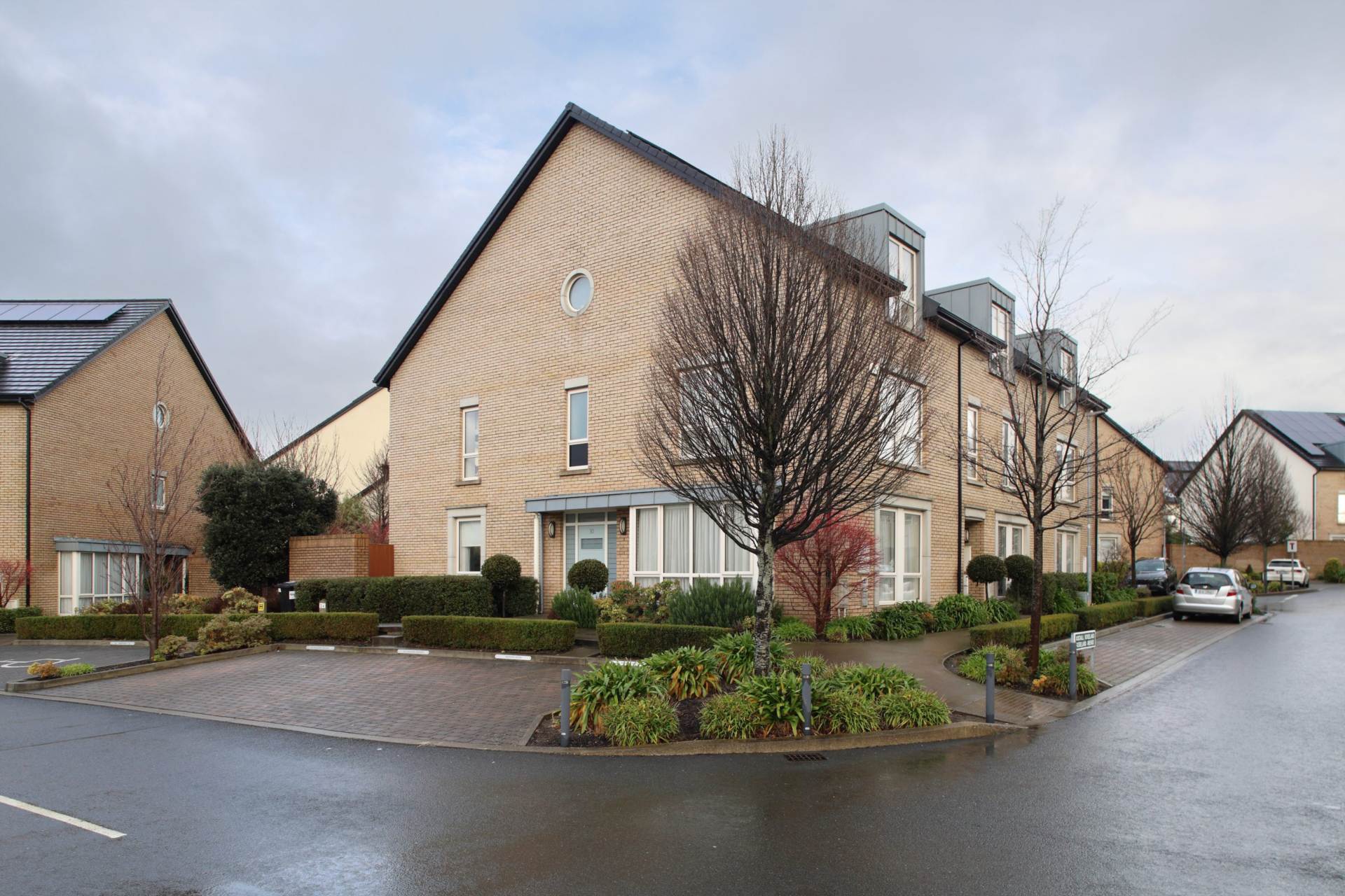 Cualanor Crescent, Cualanor