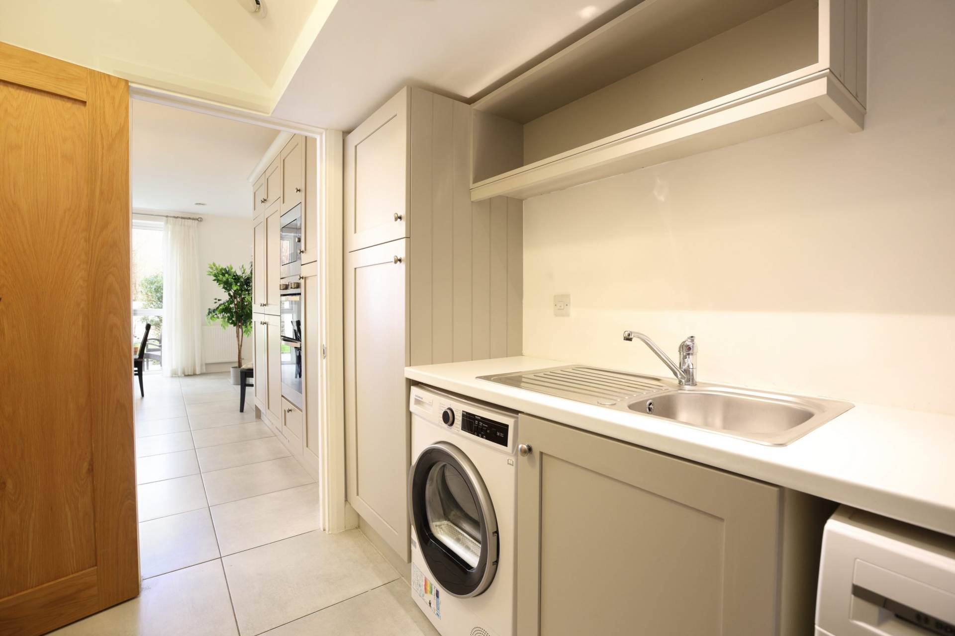 Cualanor Crescent, Cualanor